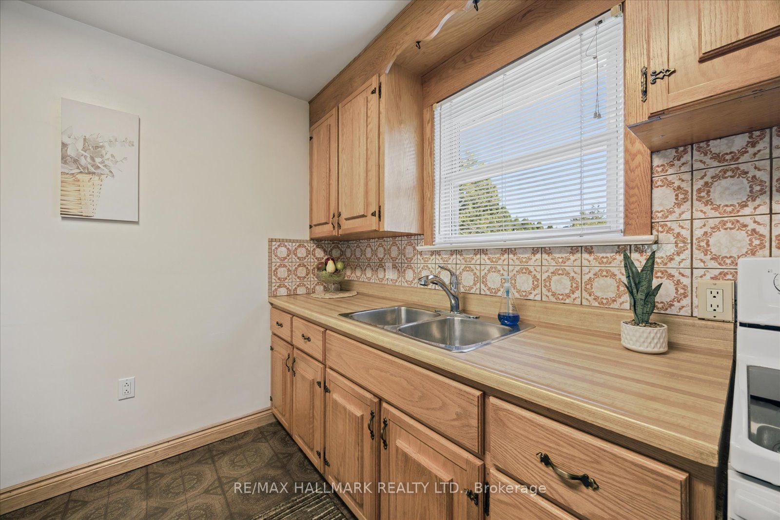 139 Elinor Avenue Property Photo 10