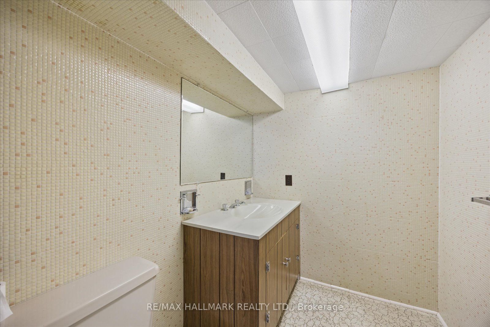 139 Elinor Avenue Property Photo 25