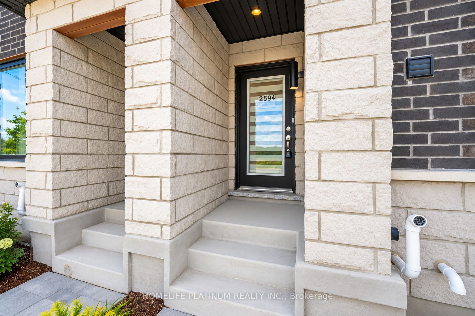 2594 Castlegate Crossing Property Photo 2