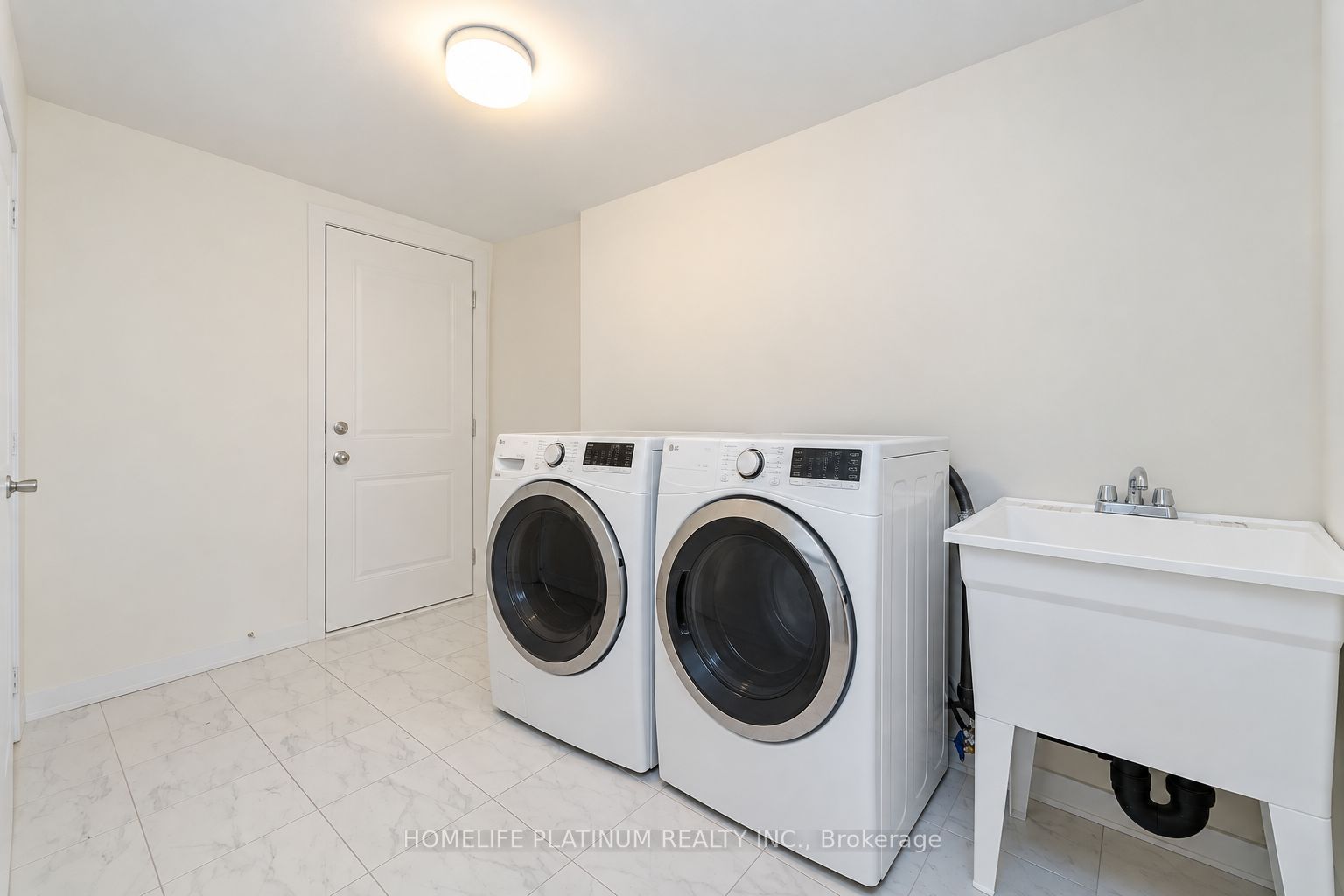 2594 Castlegate Crossing Property Photo 8