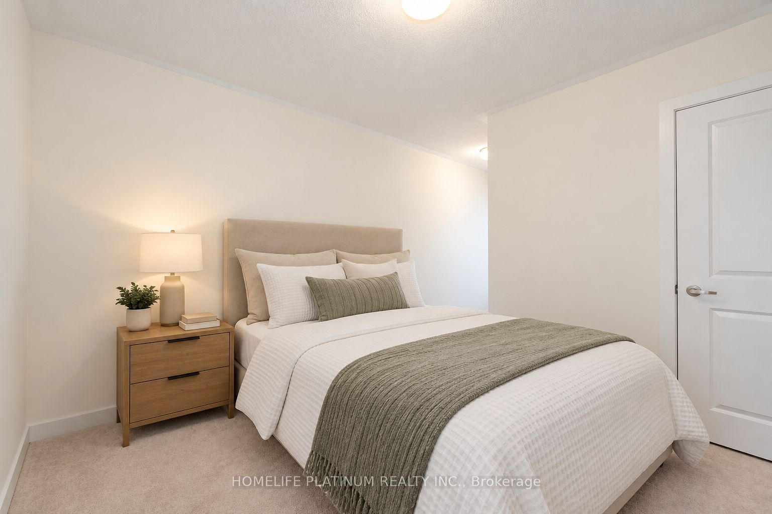 2594 Castlegate Crossing Property Photo 13