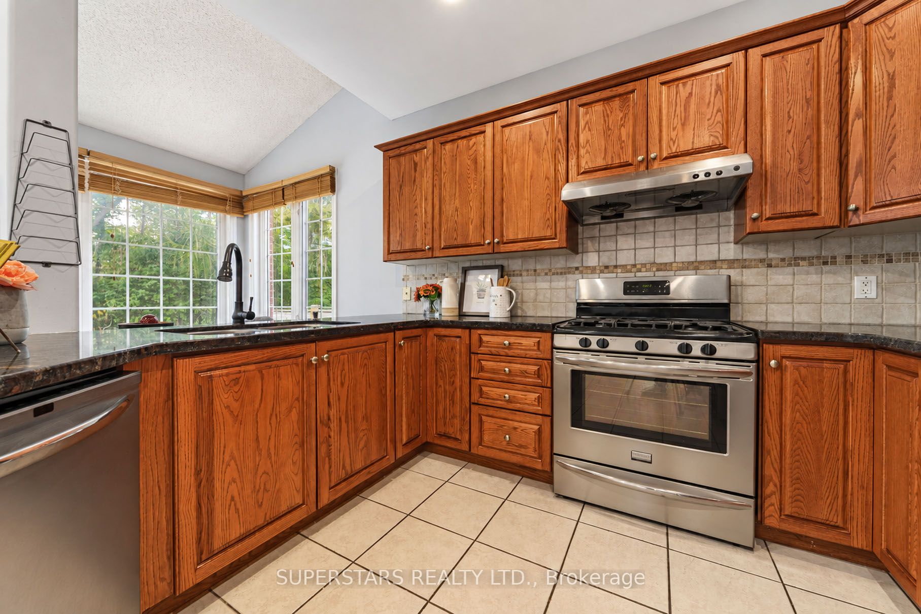 10 Thistledown Crescent Property Photo 18