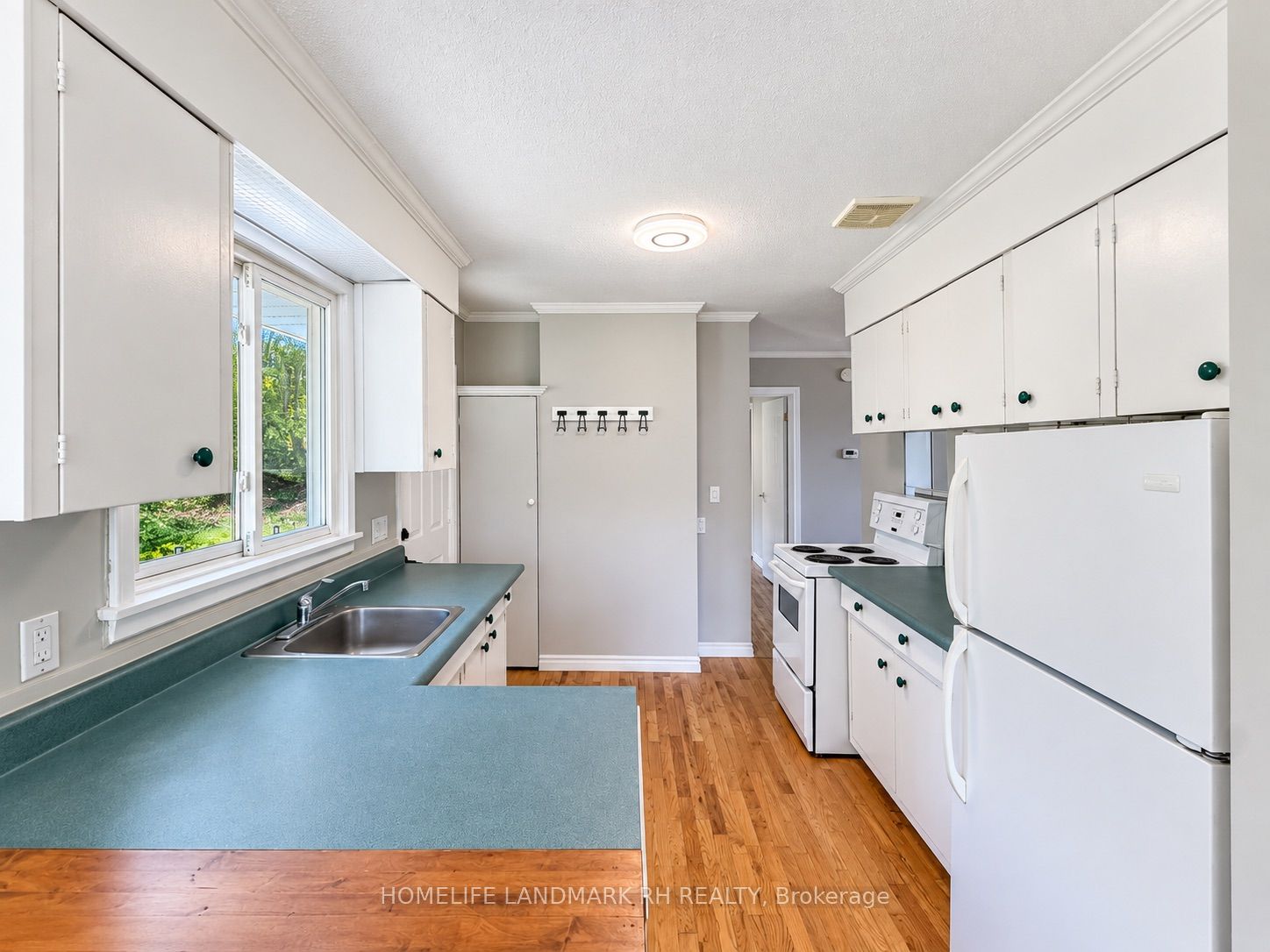 260 Portview Road Property Photo 12