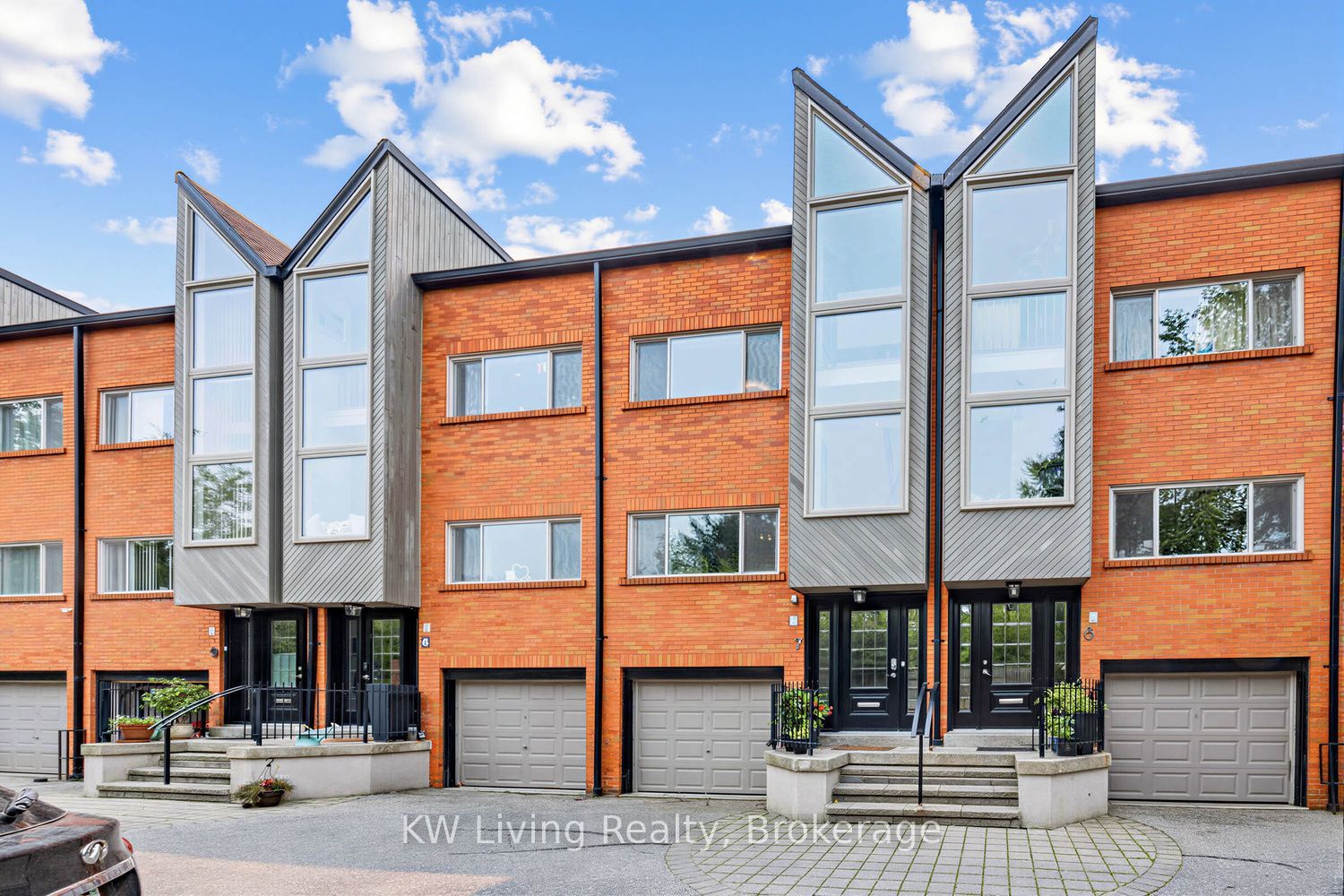 155 Woodbine Avenue Th7 Property Photo 1