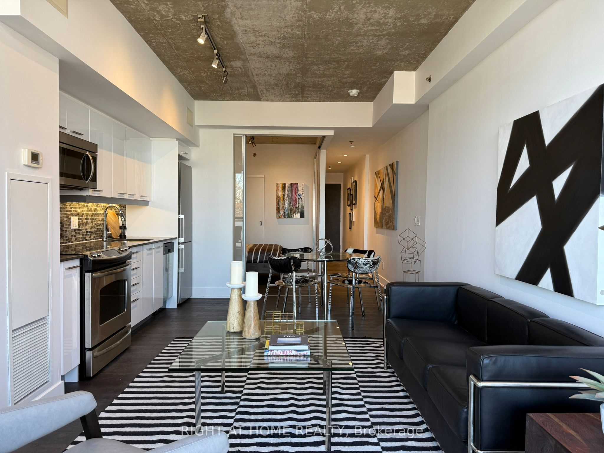 630 Queen Street E 407 Property Photo 1
