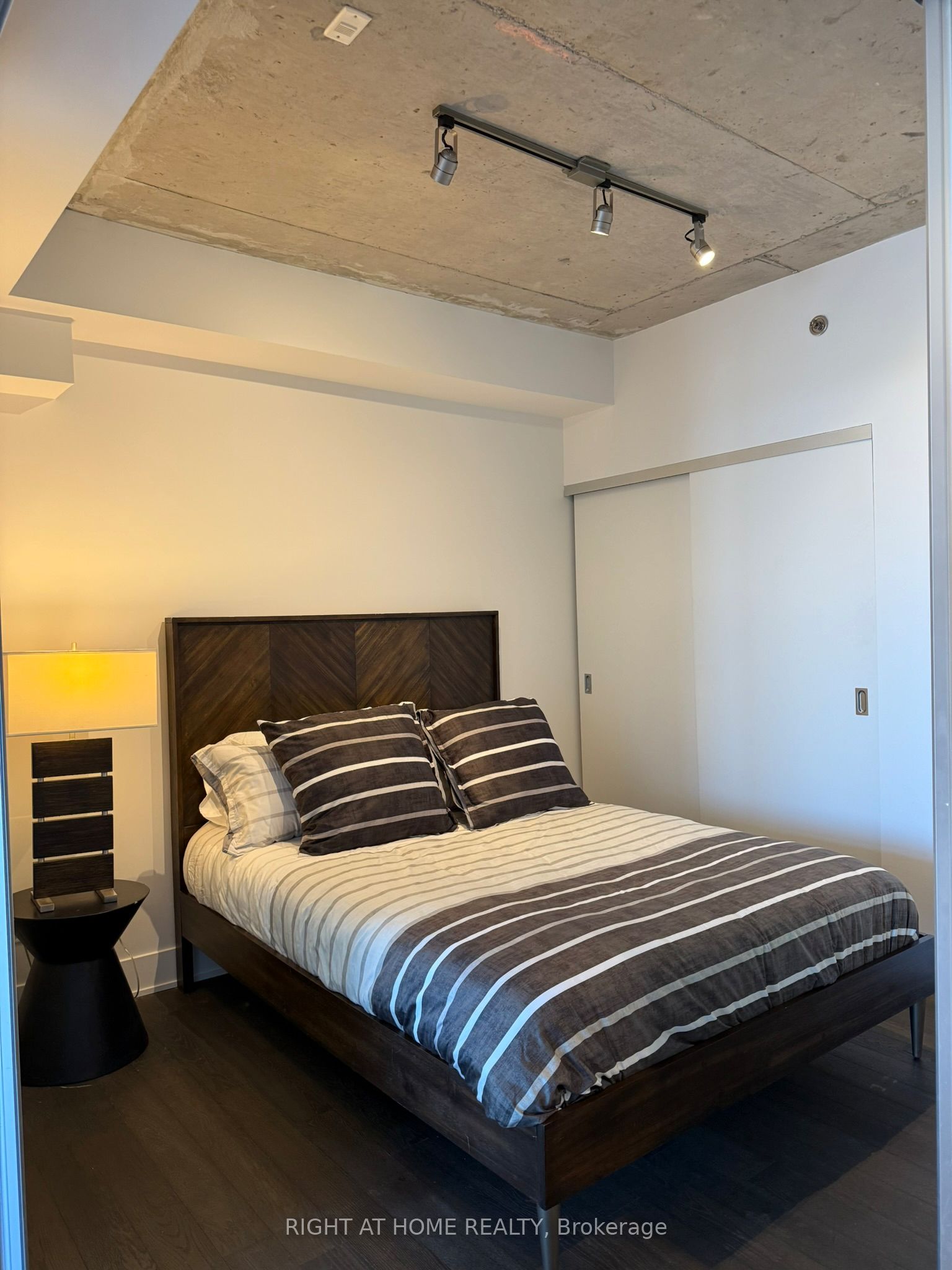 630 Queen Street E 407 Property Photo 11
