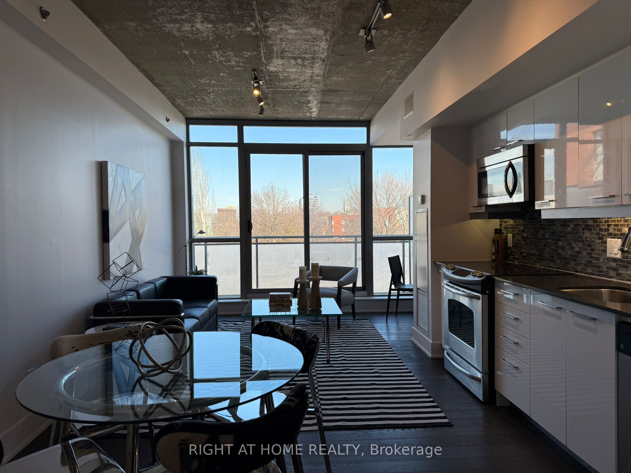 630 Queen Street E 407 Property Photo 15