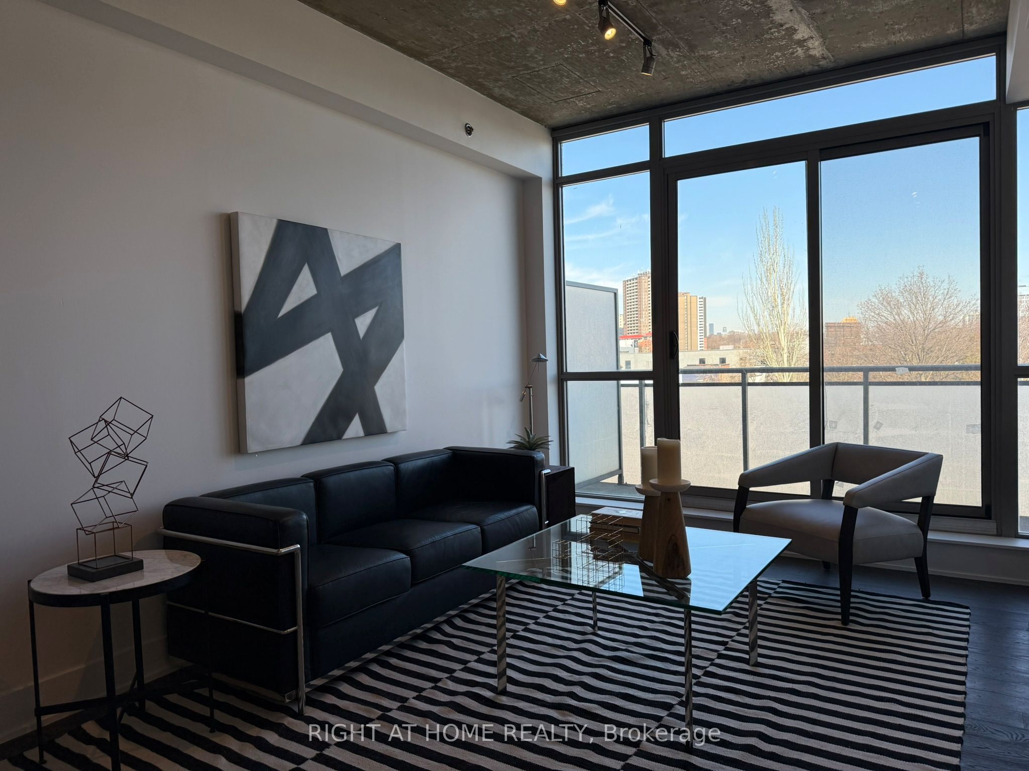 630 Queen Street E 407 Property Photo 17