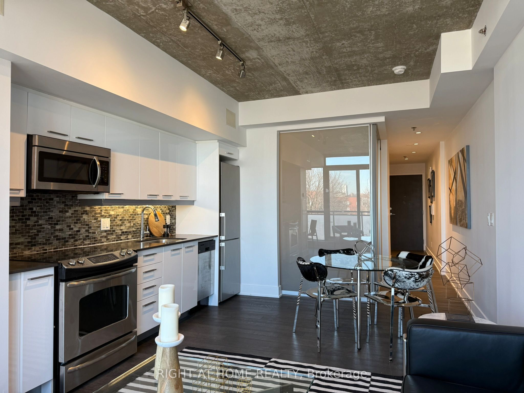 630 Queen Street E 407 Property Photo 21