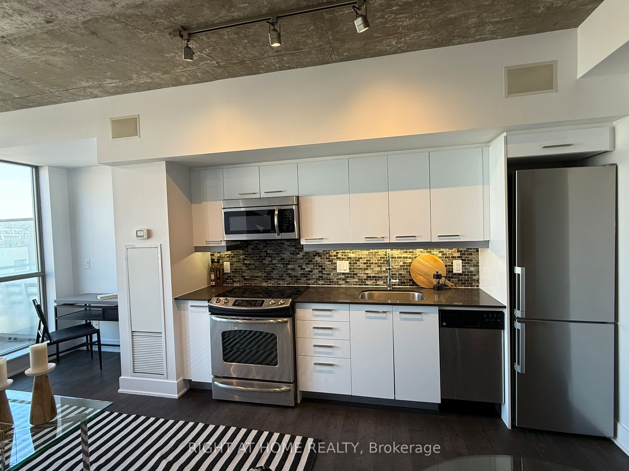 630 Queen Street E 407 Property Photo 23