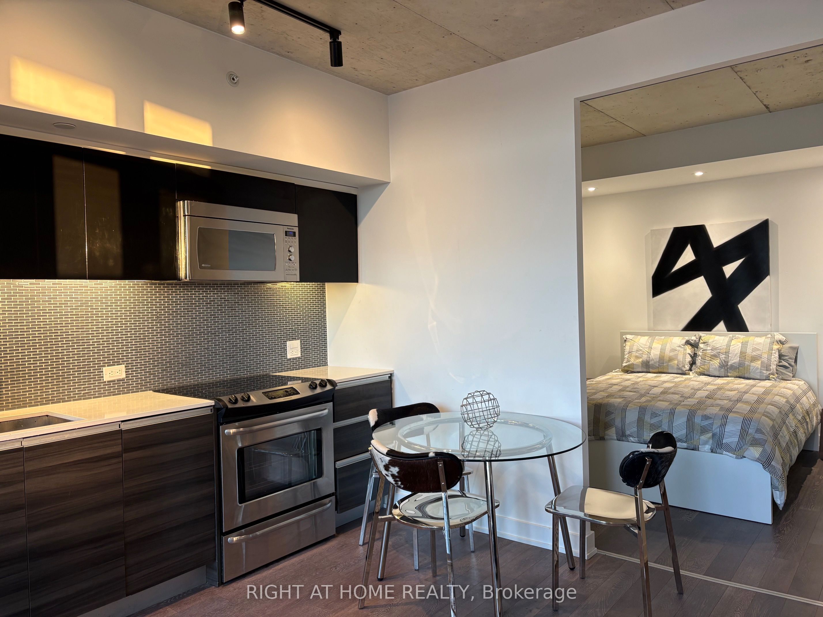 1190 Dundas Street E 627 Property Photo 6