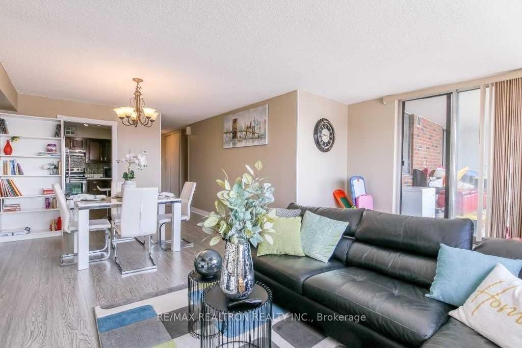 3380 Eglinton Avenue 1901 Property Photo 4