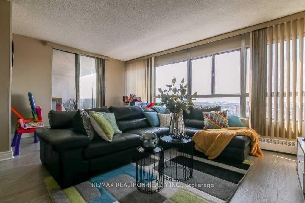 3380 Eglinton Avenue 1901 Property Photo 6
