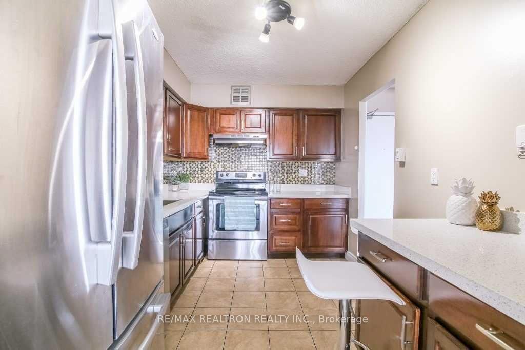 3380 Eglinton Avenue 1901 Property Photo 7