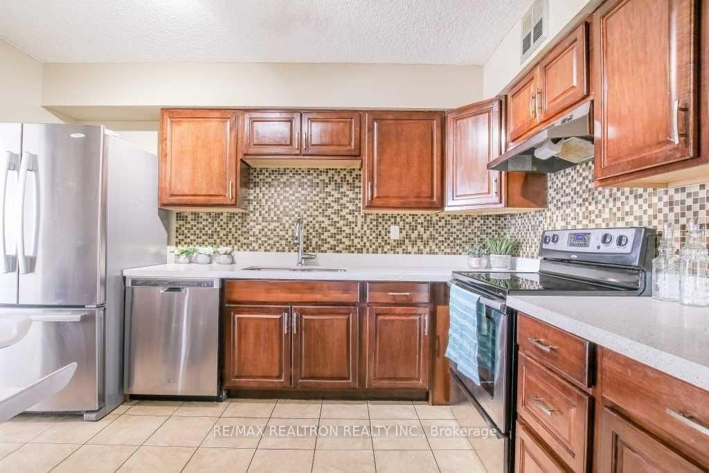 3380 Eglinton Avenue 1901 Property Photo 8