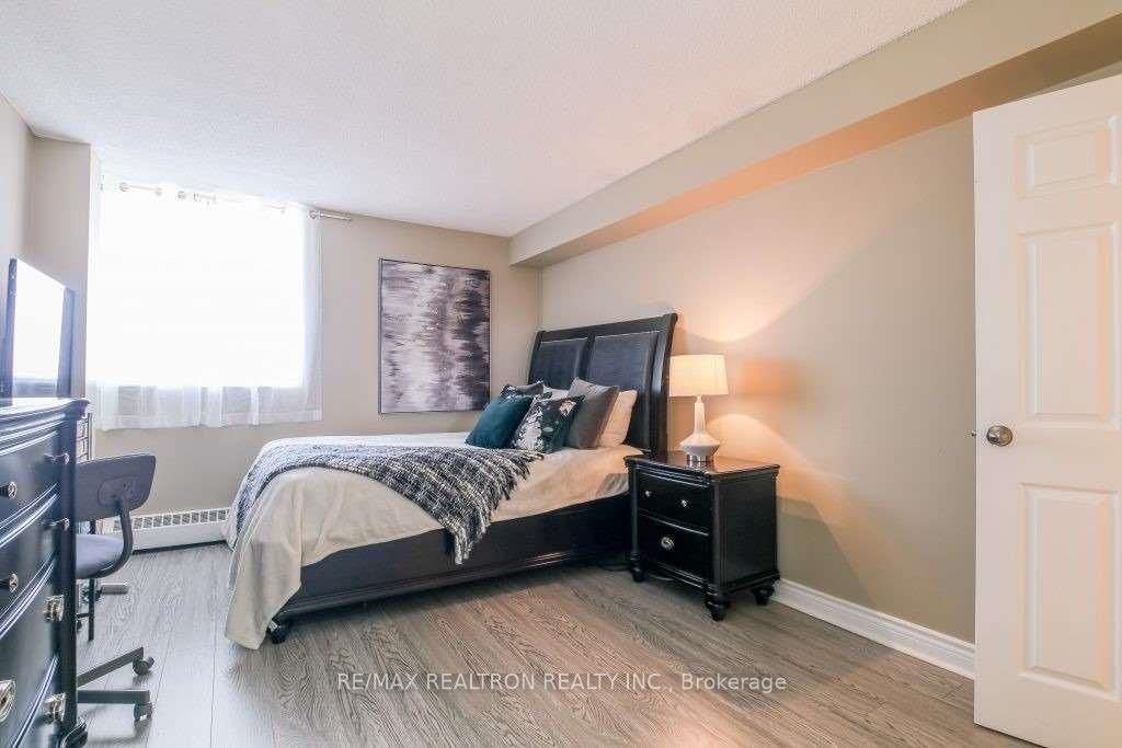 3380 Eglinton Avenue 1901 Property Photo 9
