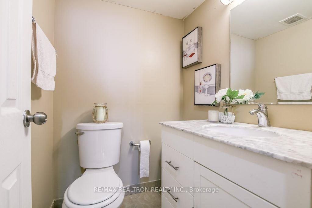 3380 Eglinton Avenue 1901 Property Photo 11