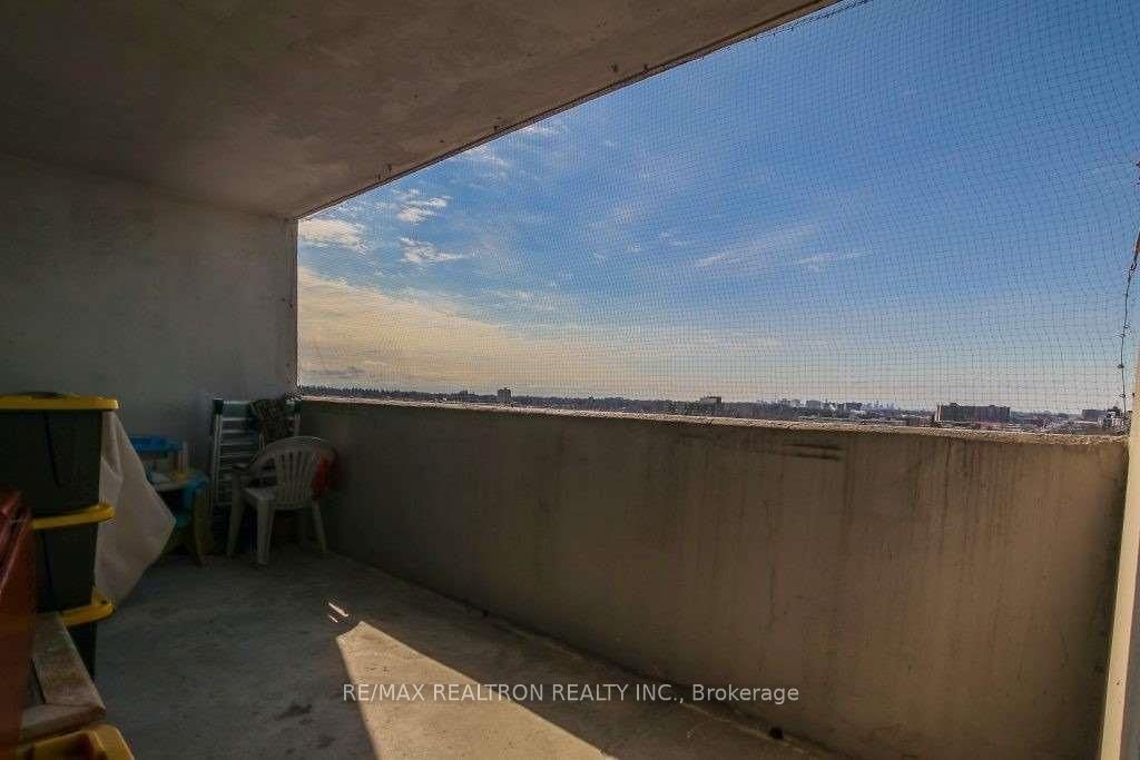 3380 Eglinton Avenue 1901 Property Photo 16