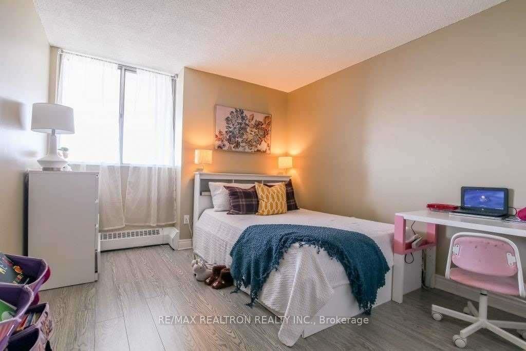 3380 Eglinton Avenue 1901 Property Photo 18