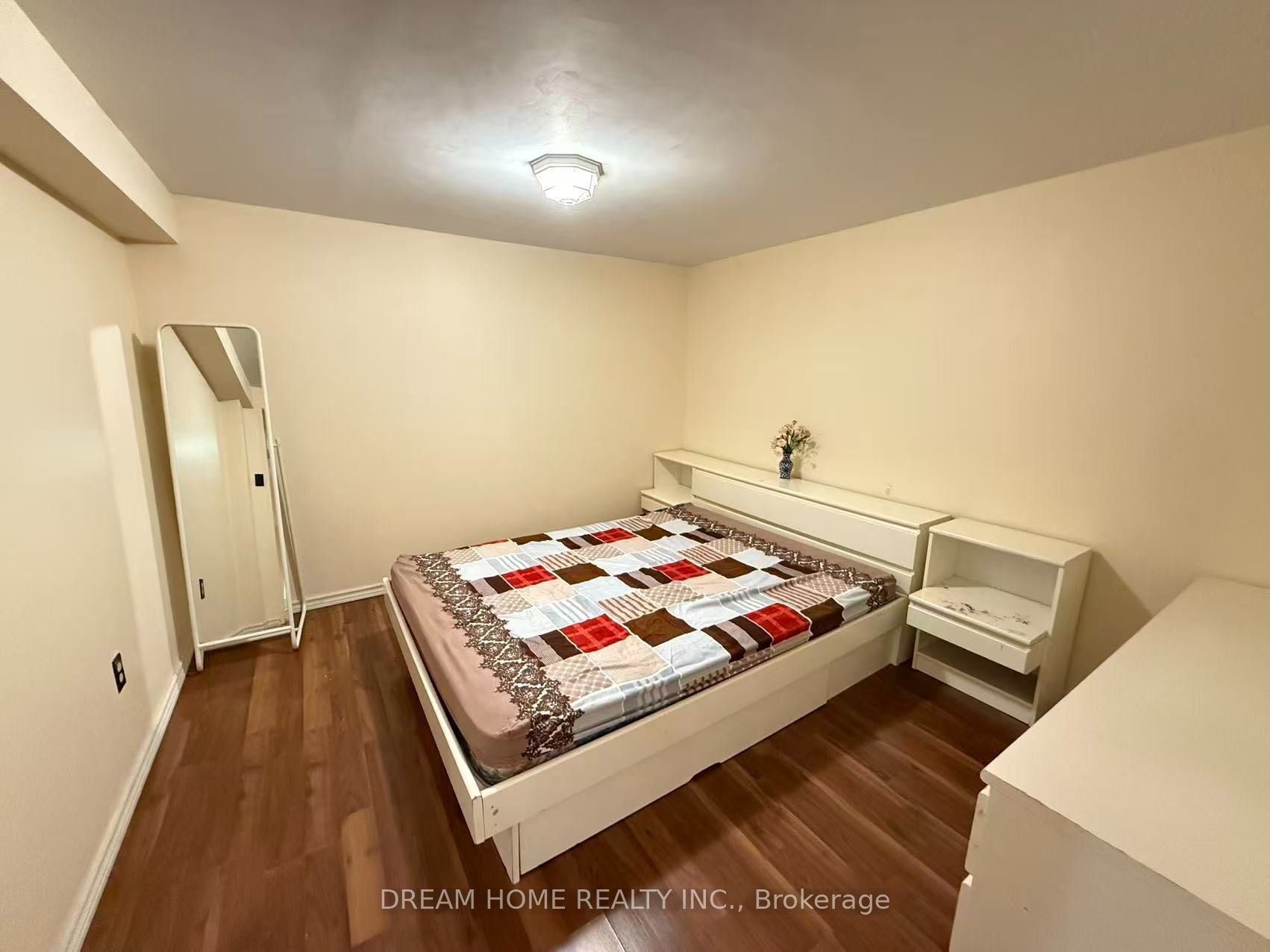 92 Rainier Square Property Photo 5