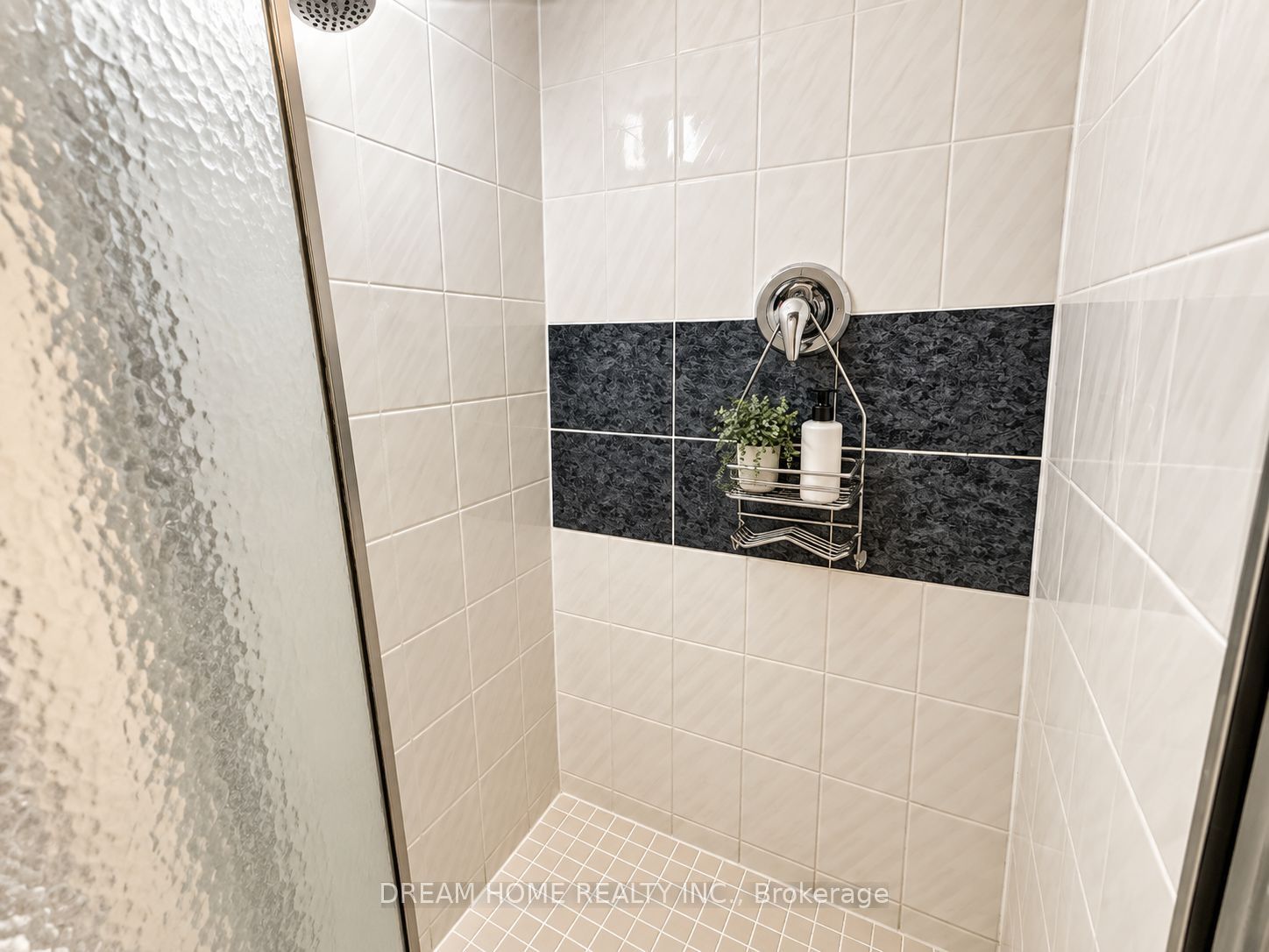 92 Rainier Square Property Photo 15