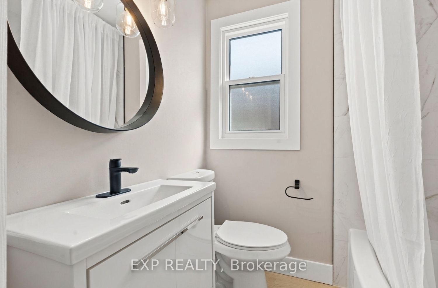 780 Oxford Street Property Photo 4