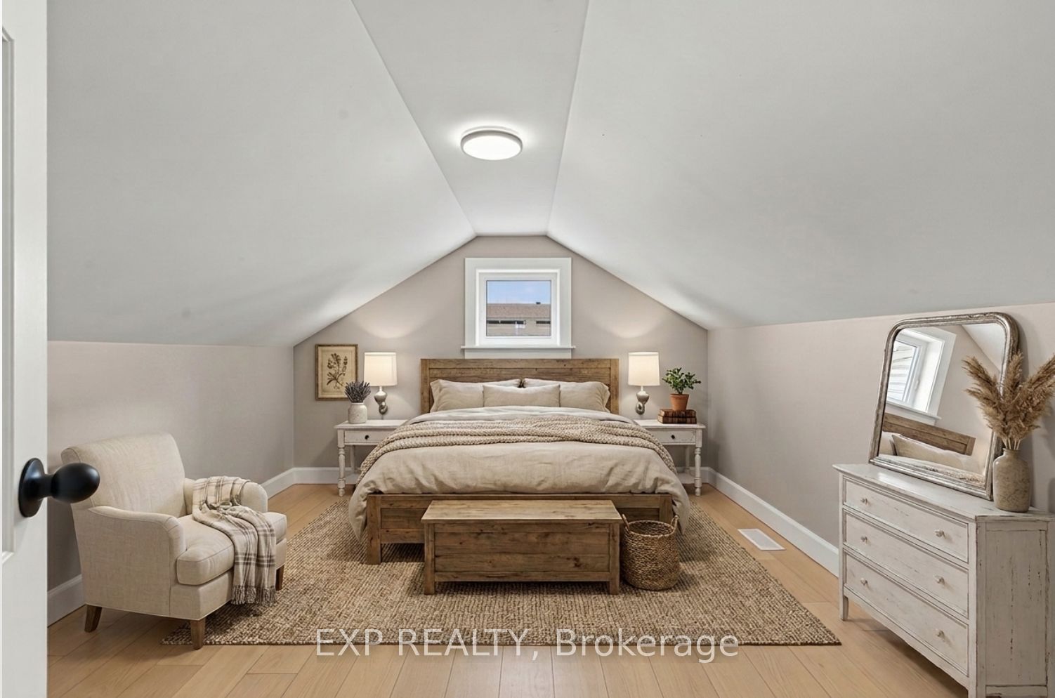 780 Oxford Street Property Photo 9