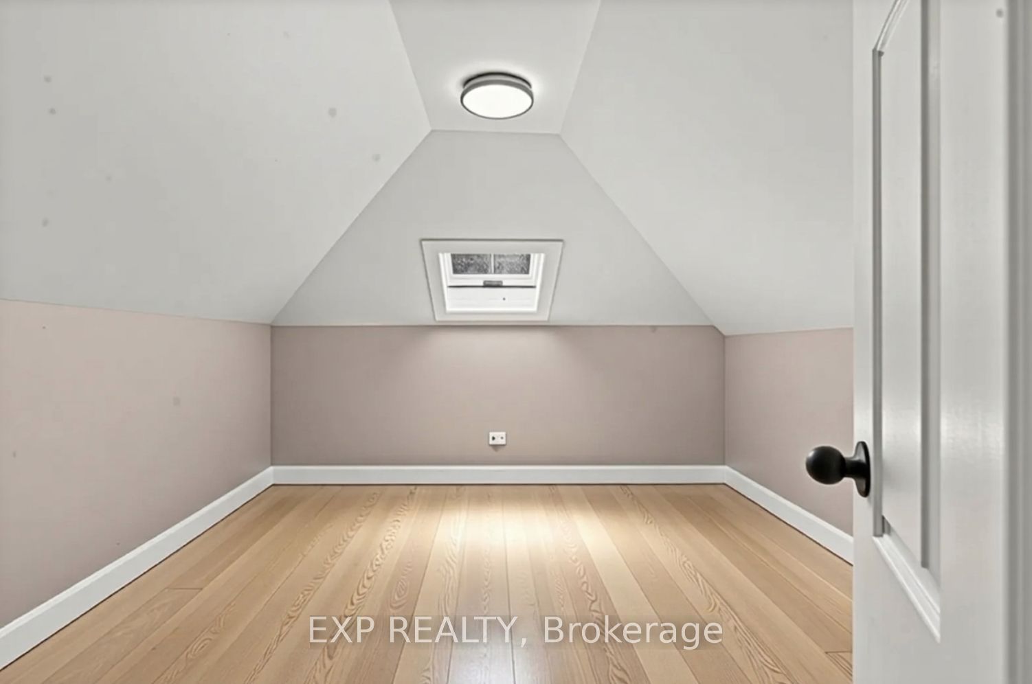 780 Oxford Street Property Photo 10