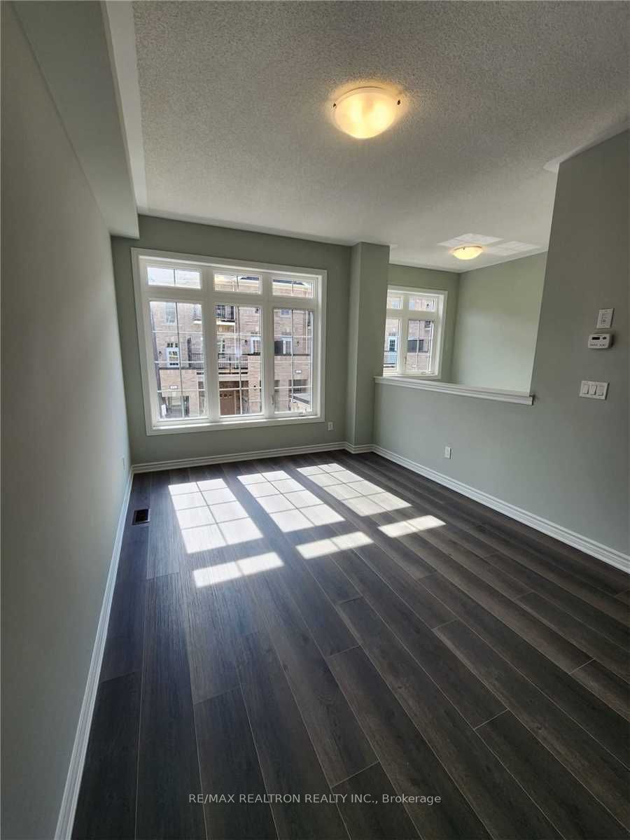 8 Royal Collection Way Property Photo 3