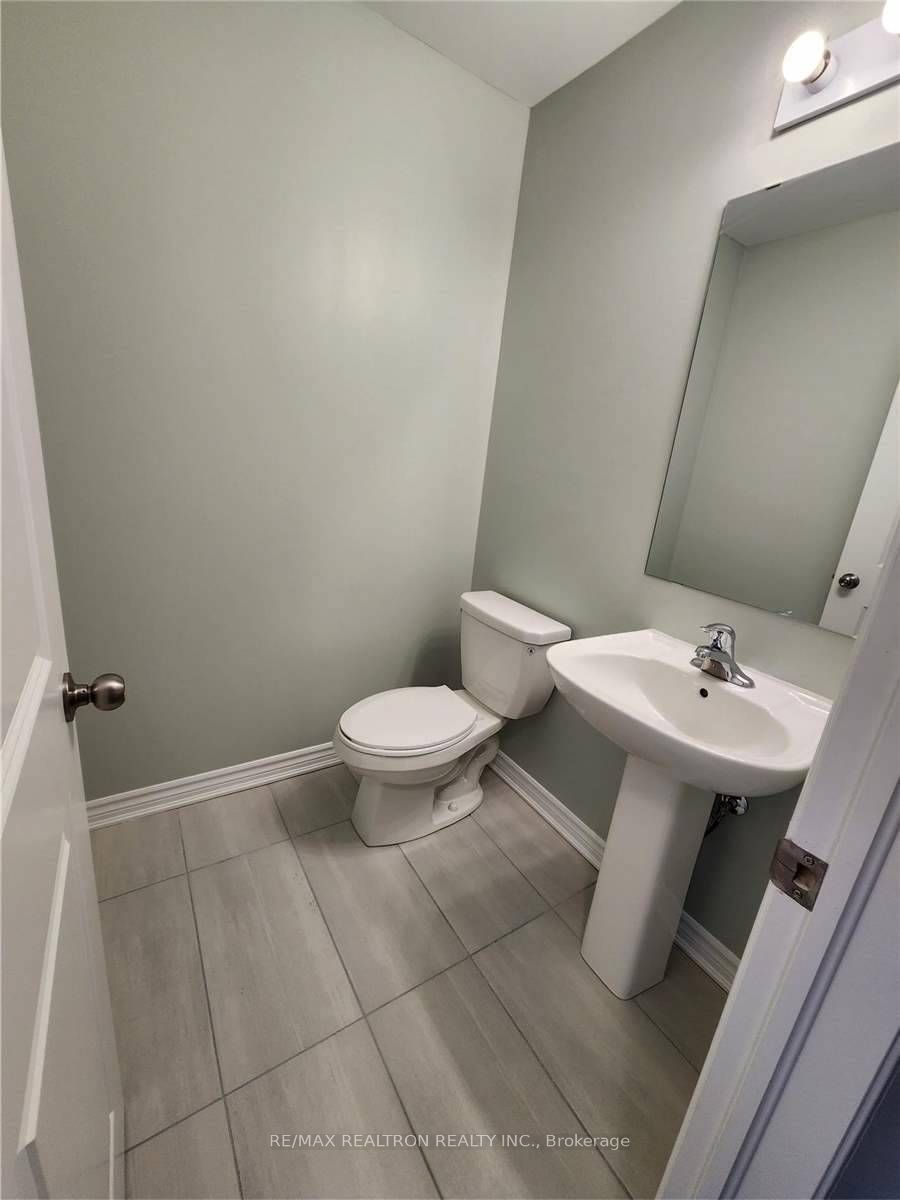 8 Royal Collection Way Property Photo 5