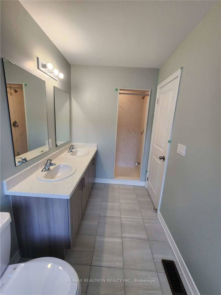 8 Royal Collection Way Property Photo 13