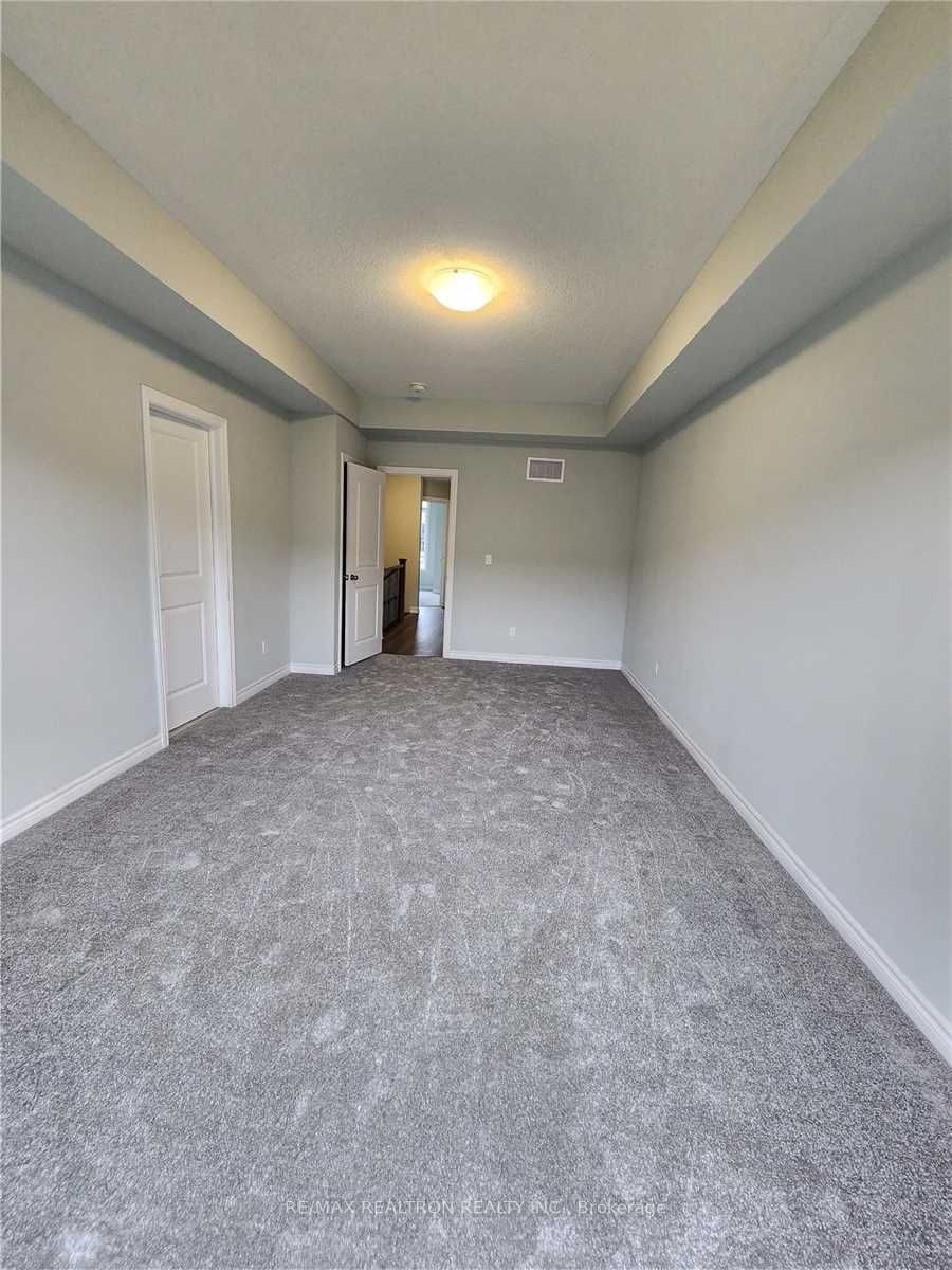 8 Royal Collection Way Property Photo 15