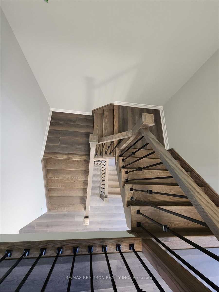 8 Royal Collection Way Property Photo 17