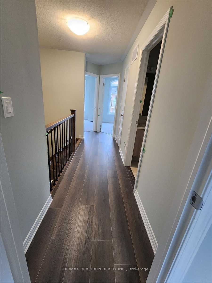 8 Royal Collection Way Property Photo 18