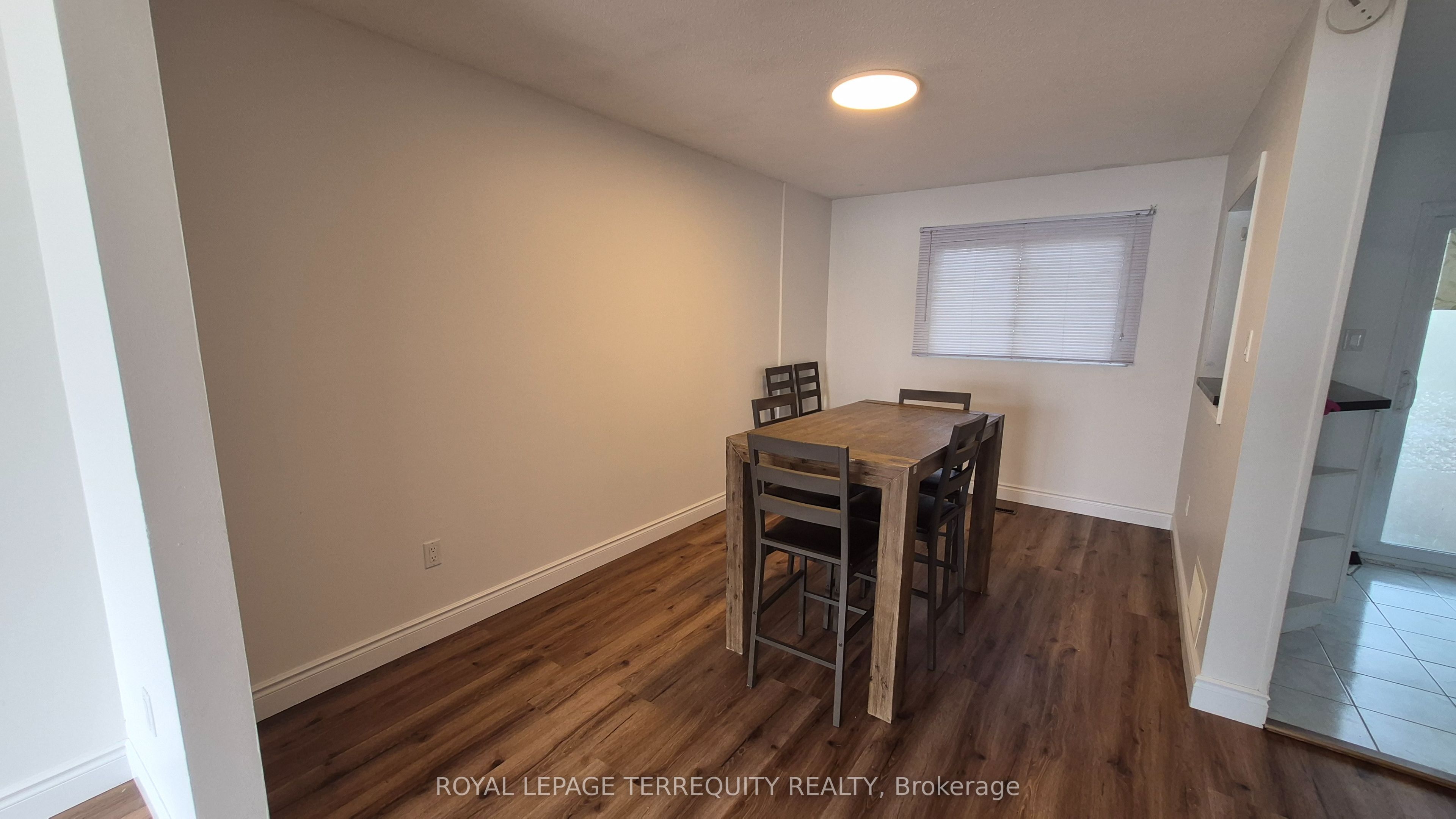 15 Brimwood Boulevard 15 Property Photo 4