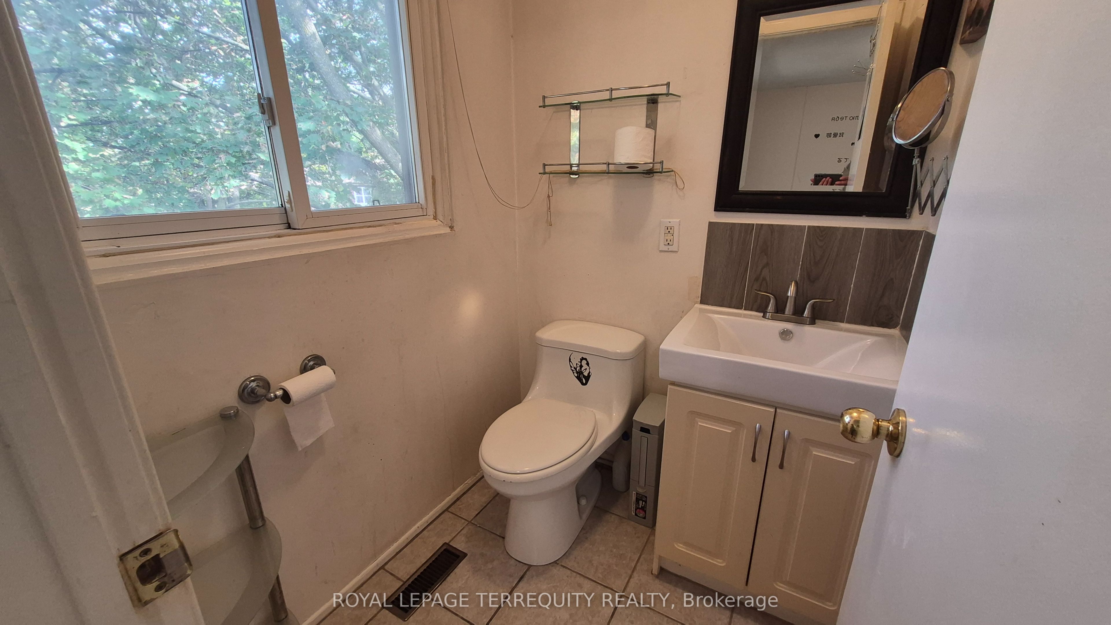 15 Brimwood Boulevard 15 Property Photo 9