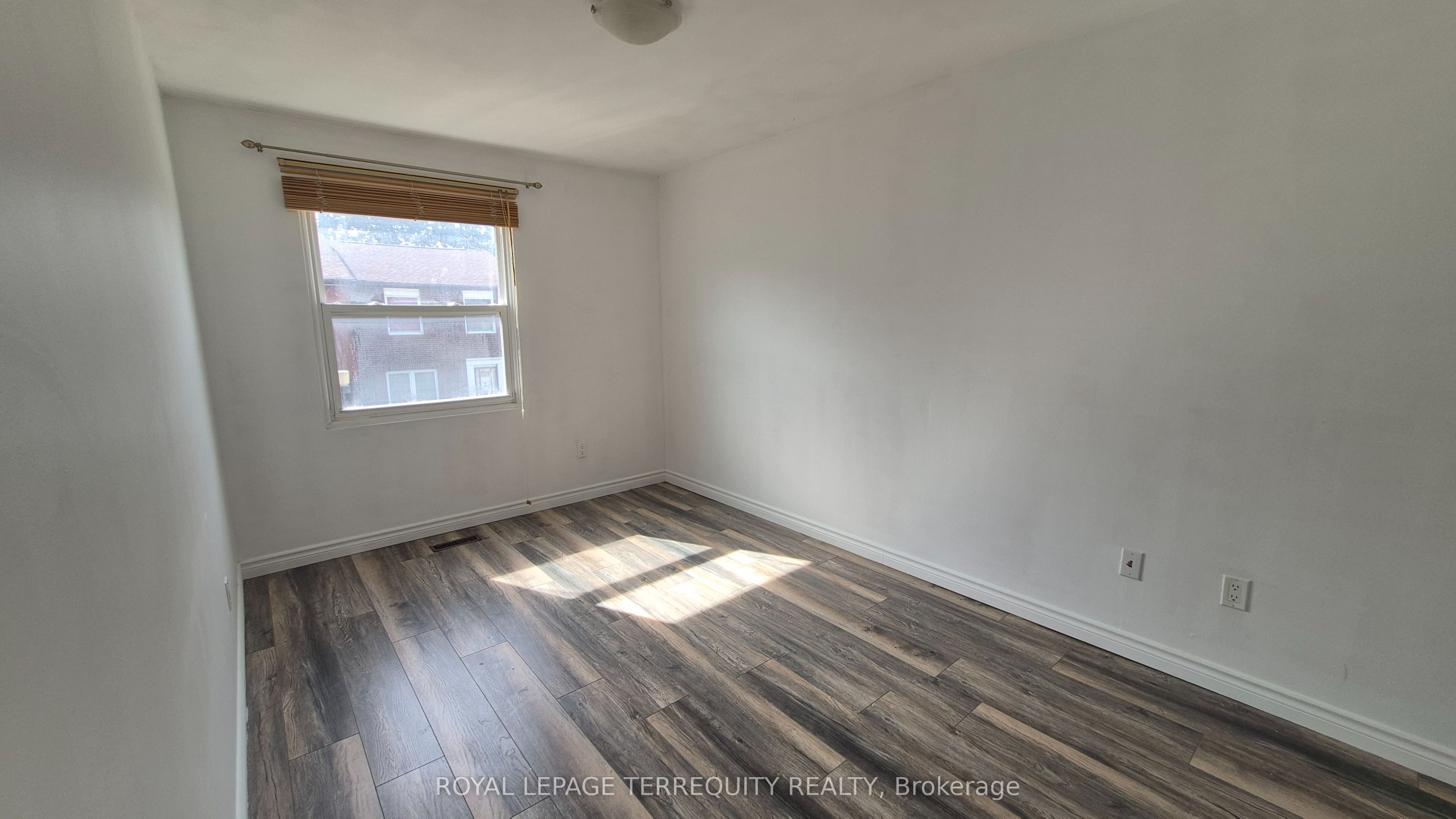 15 Brimwood Boulevard 15 Property Photo 10