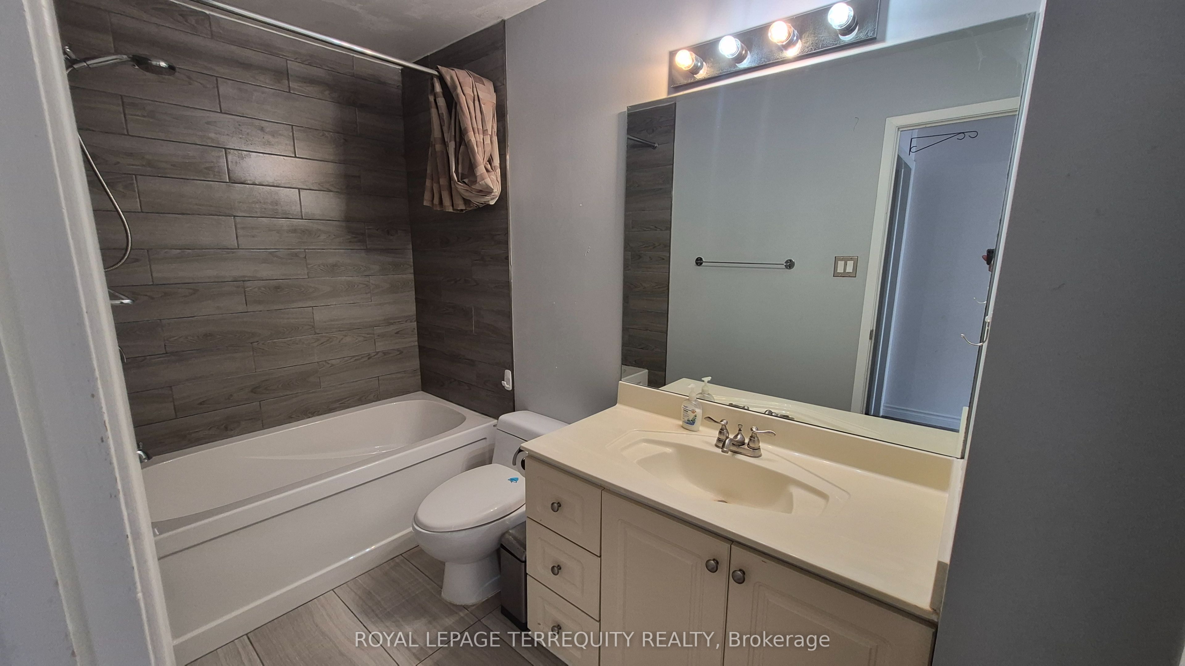 15 Brimwood Boulevard 15 Property Photo 12
