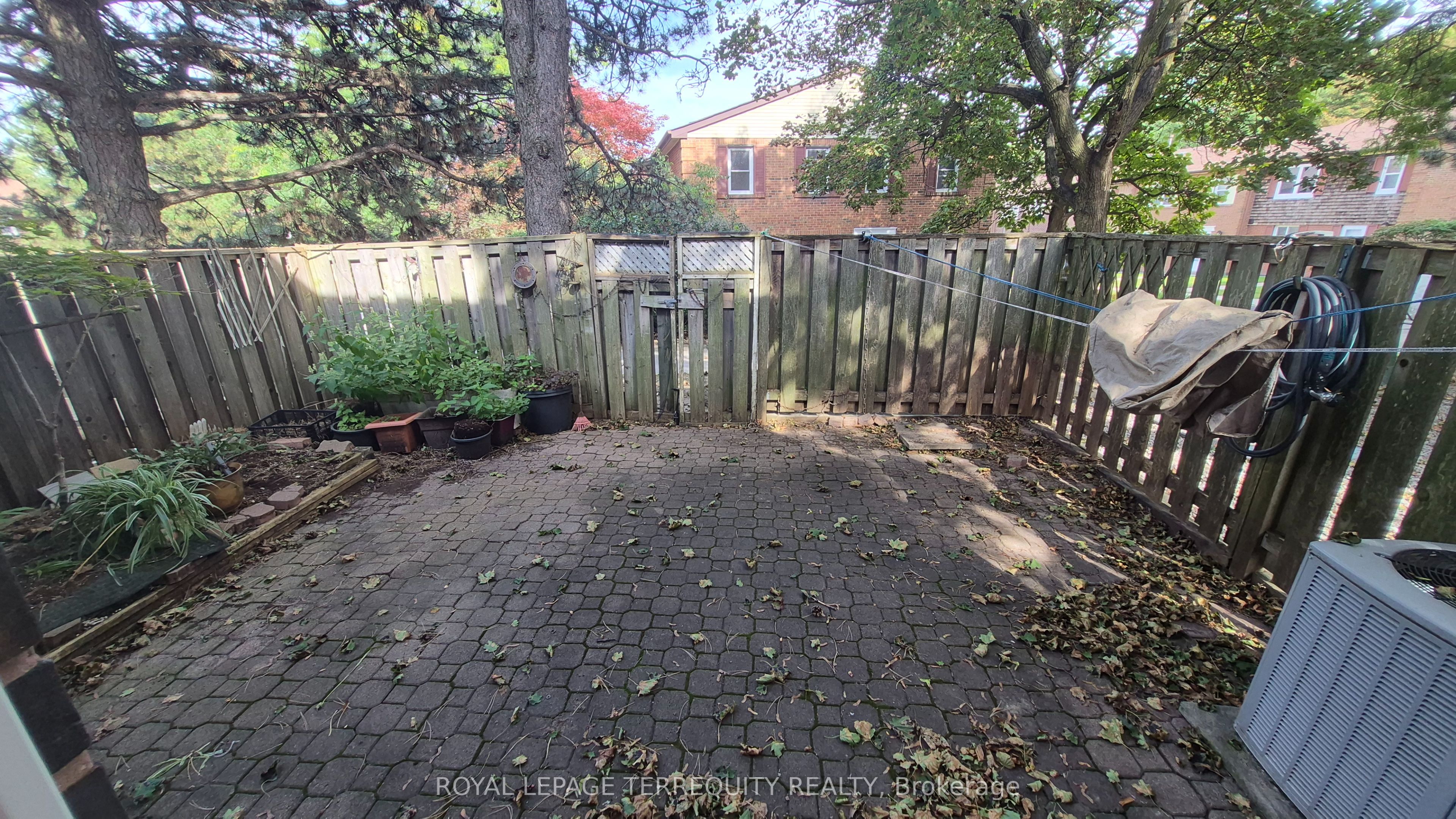 15 Brimwood Boulevard 15 Property Photo 14