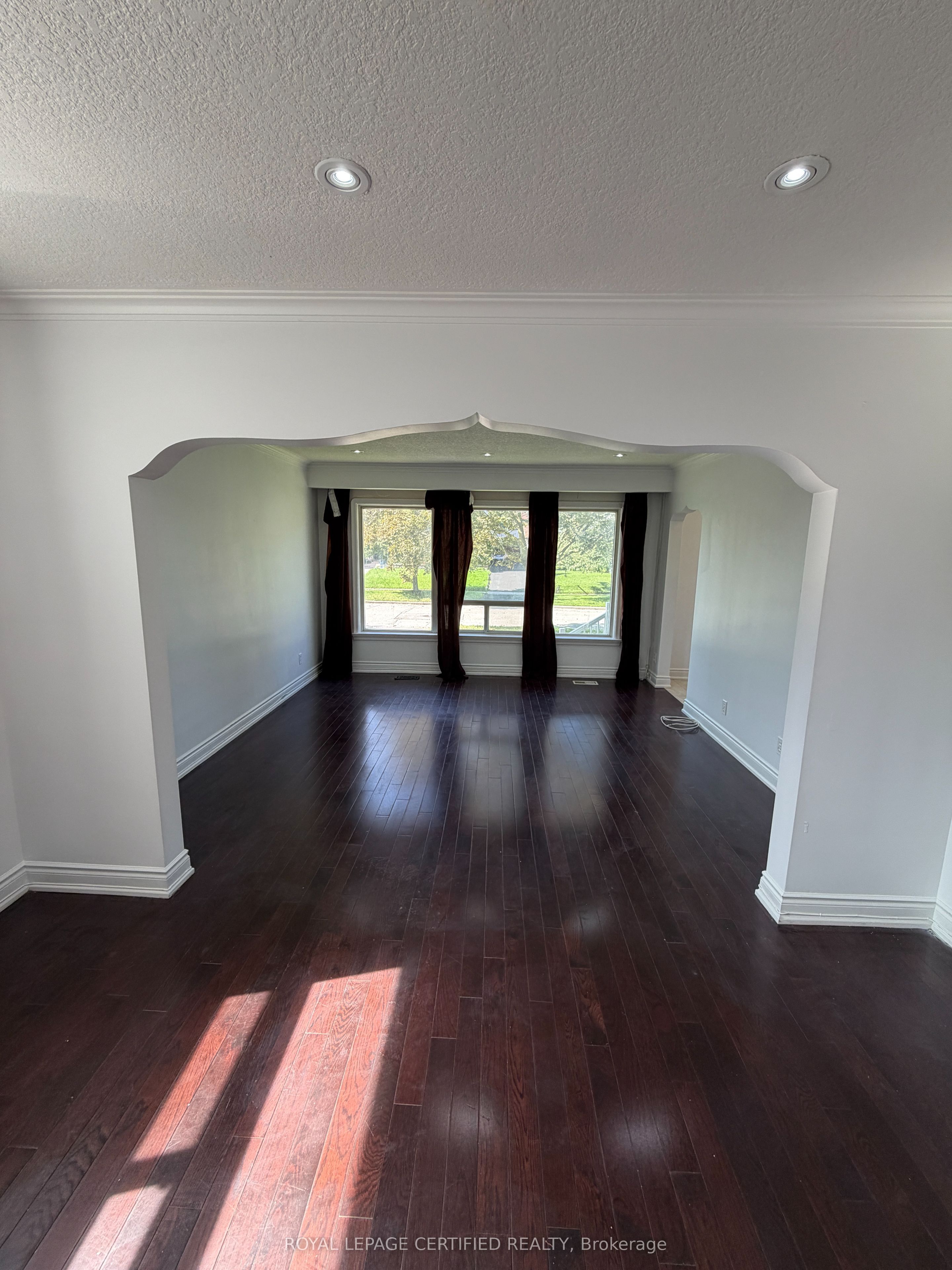109 Hiscock Boulevard Main Property Photo 2