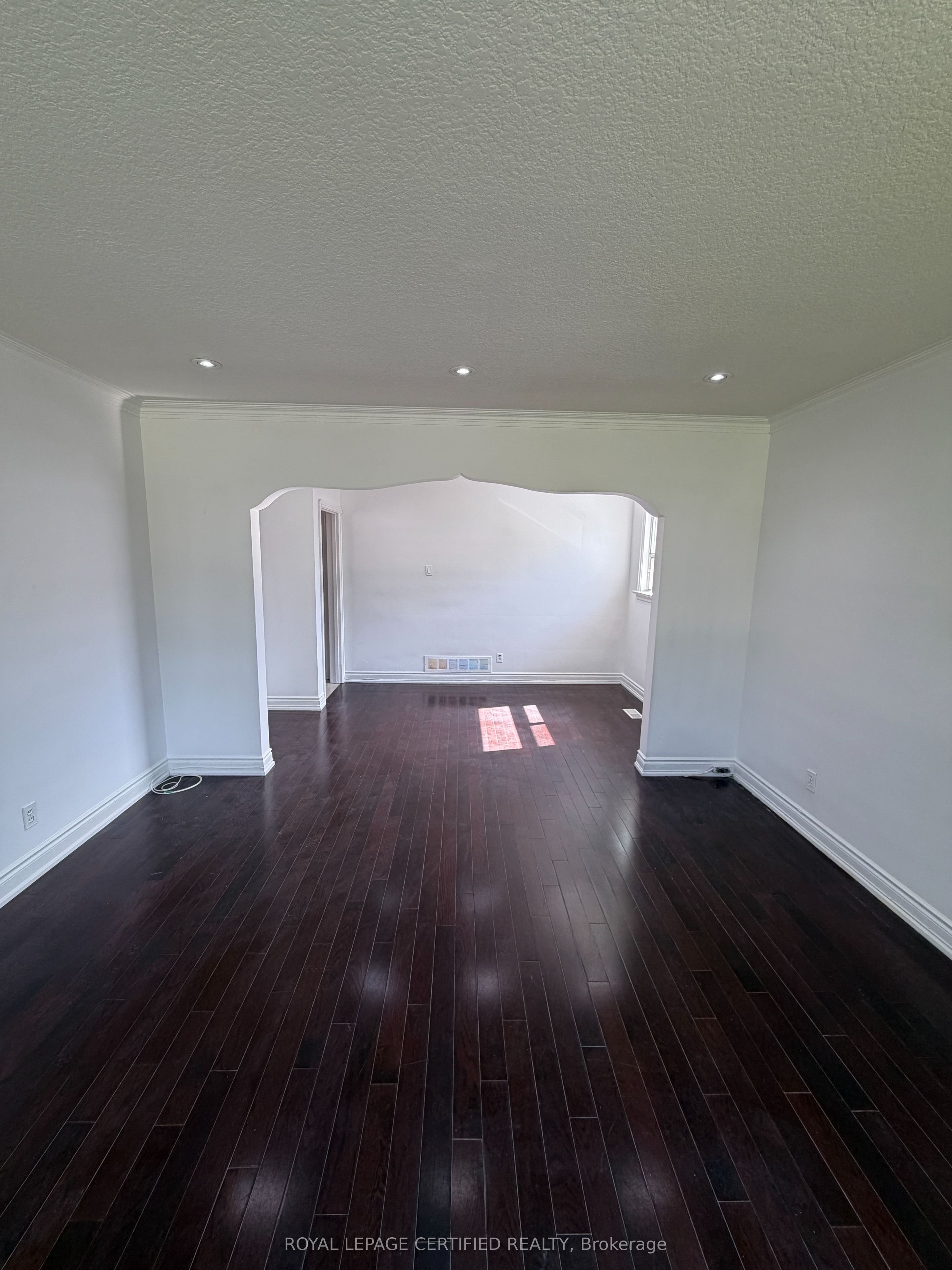 109 Hiscock Boulevard Main Property Photo 3