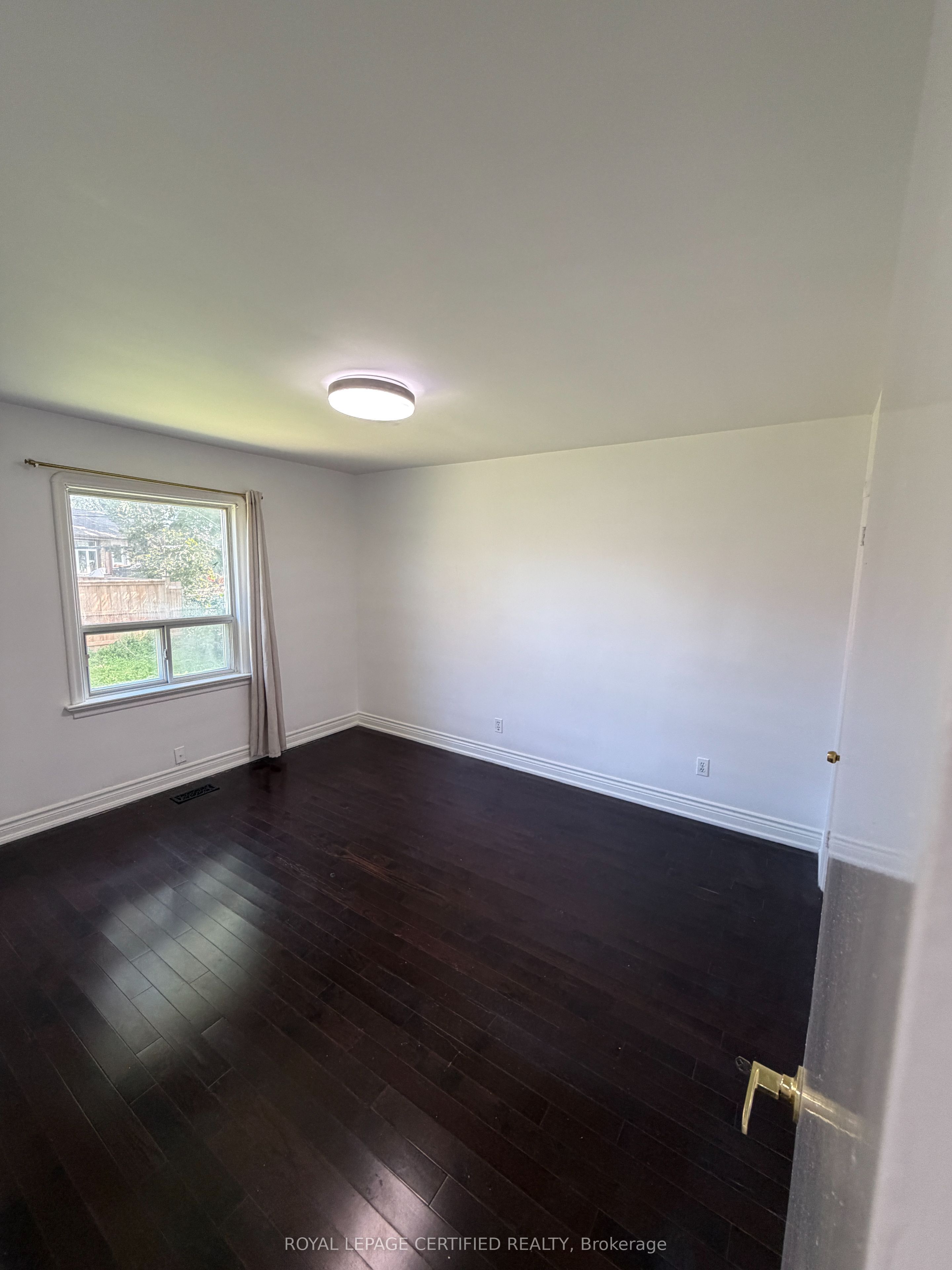 109 Hiscock Boulevard Main Property Photo 4