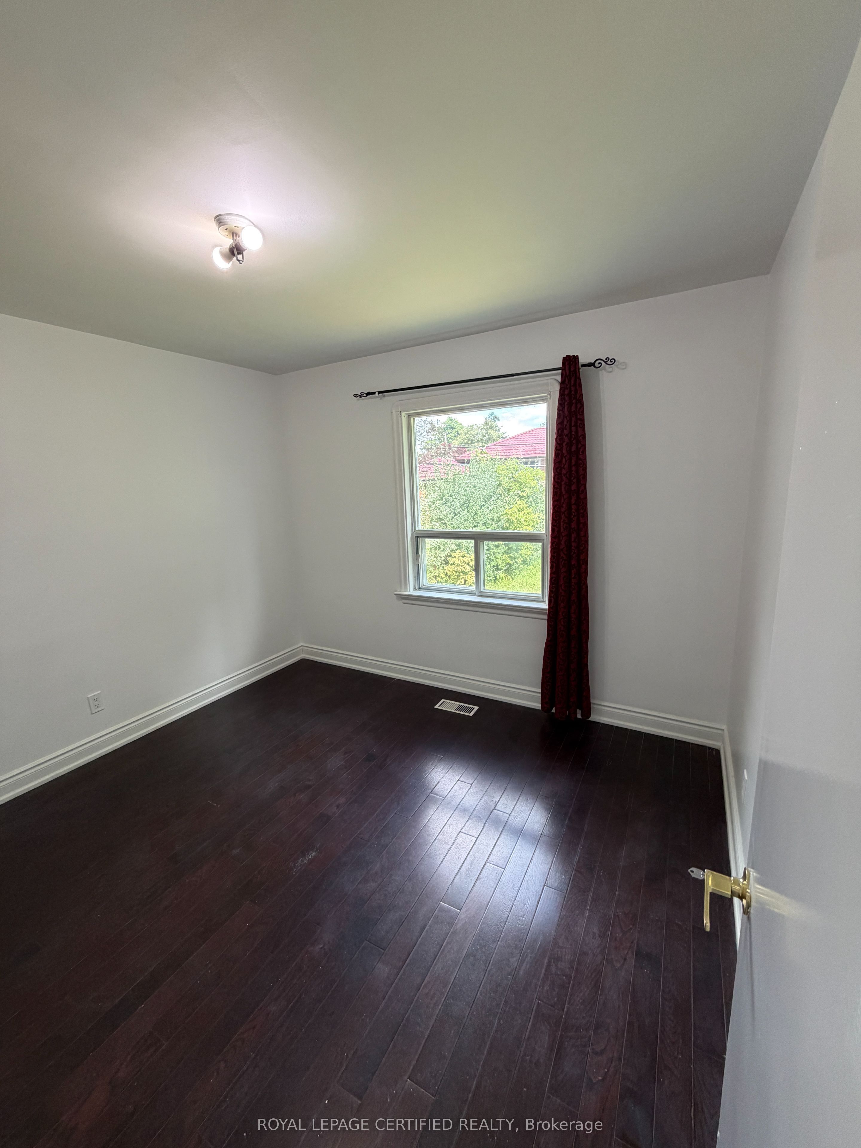 109 Hiscock Boulevard Main Property Photo 6
