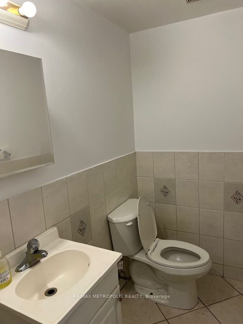 1431 & 1433 Gerrard Street E 4 Property Photo 2