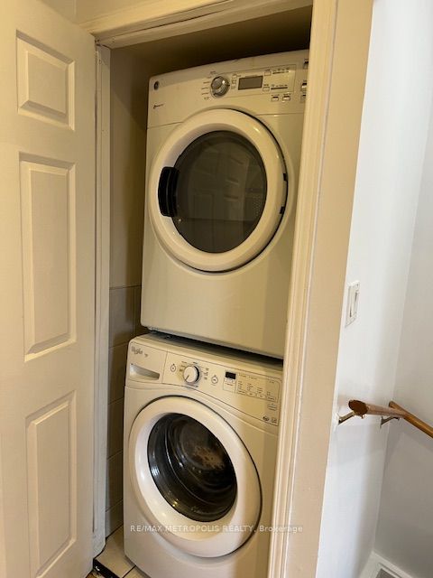 1431 & 1433 Gerrard Street E 4 Property Photo 7