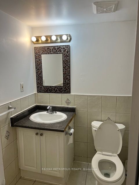 1431 & 1433 Gerrard Street E 4 Property Photo 8
