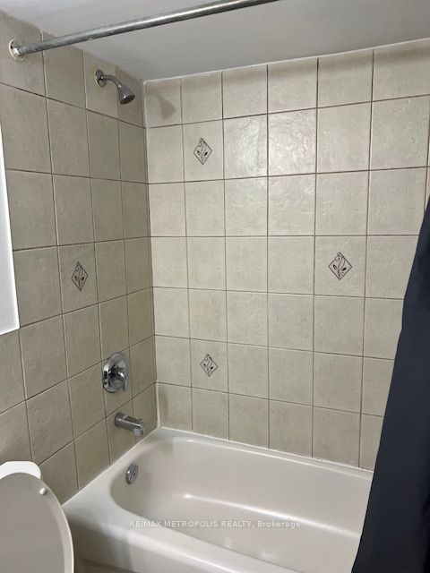 1431 & 1433 Gerrard Street E 4 Property Photo 9