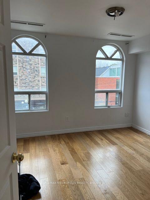 1431 & 1433 Gerrard Street E 4 Property Photo 10