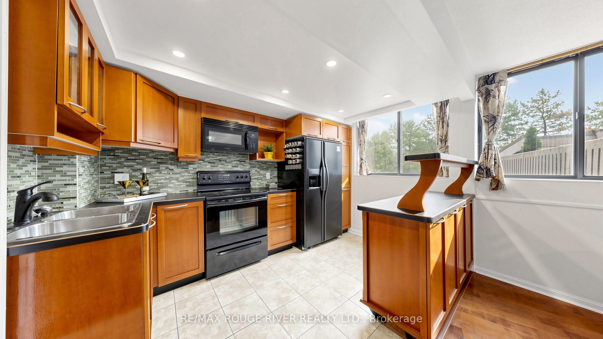 757 Victoria Park Avenue 206 Property Photo 18