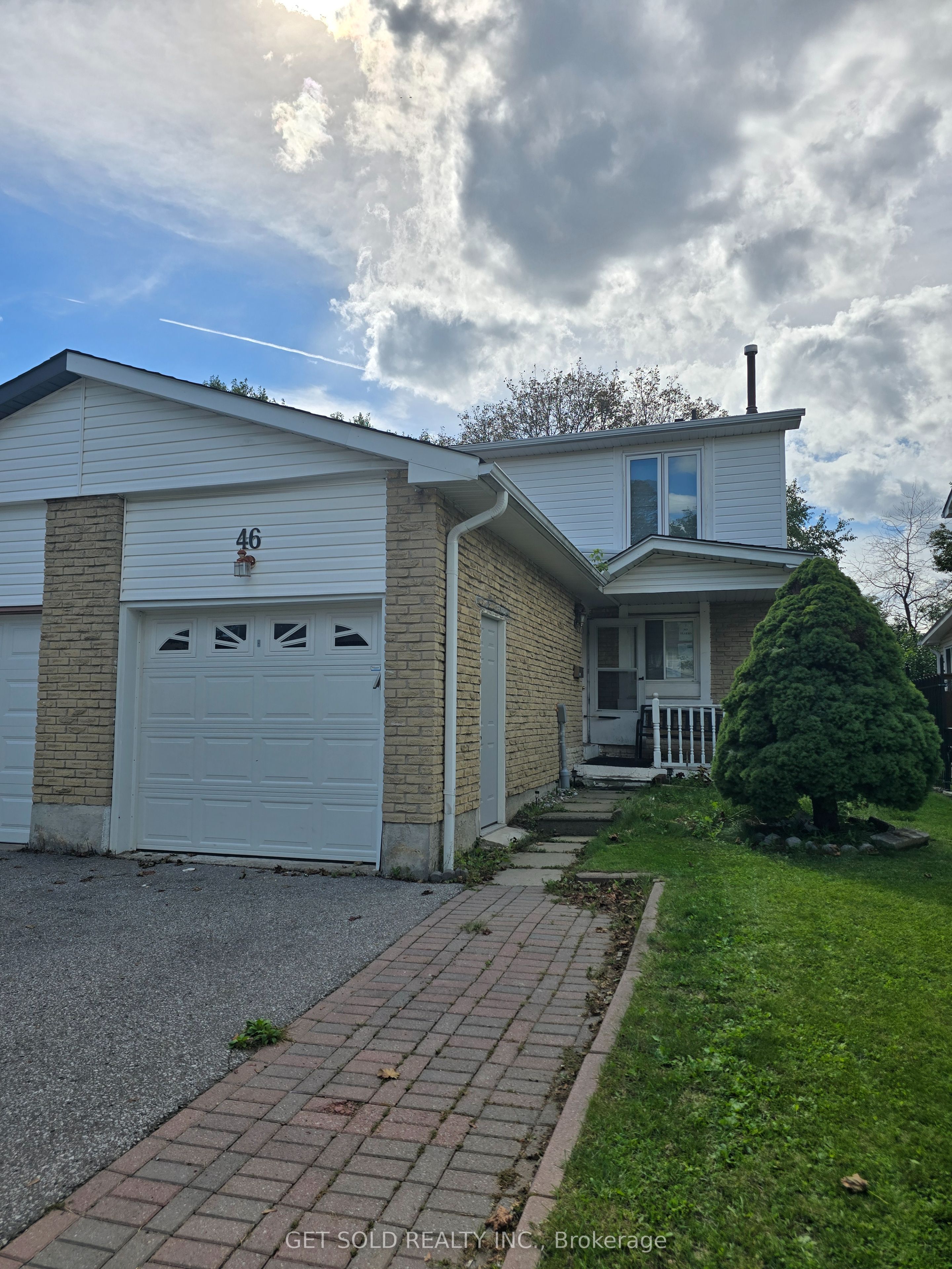 46 Red River Crescent Property Photo 1